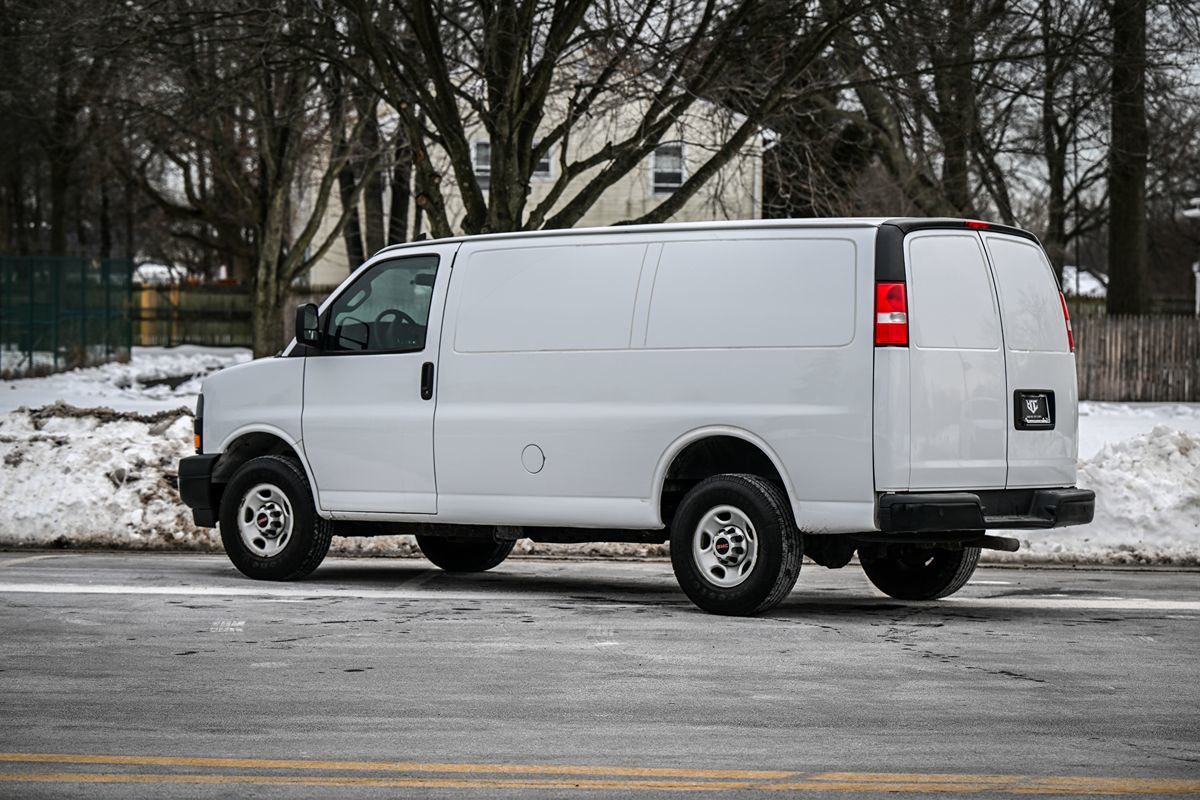 2022 GMC Savana Cargo Work Van - Photo 4