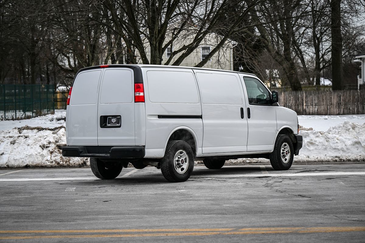2022 GMC Savana Cargo Work Van - Photo 3