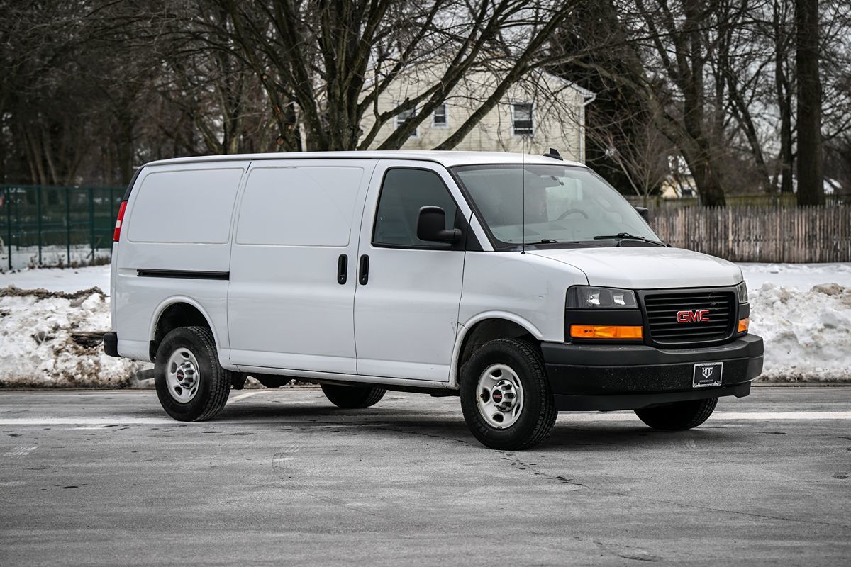 2022 GMC Savana Cargo Work Van - Photo 2