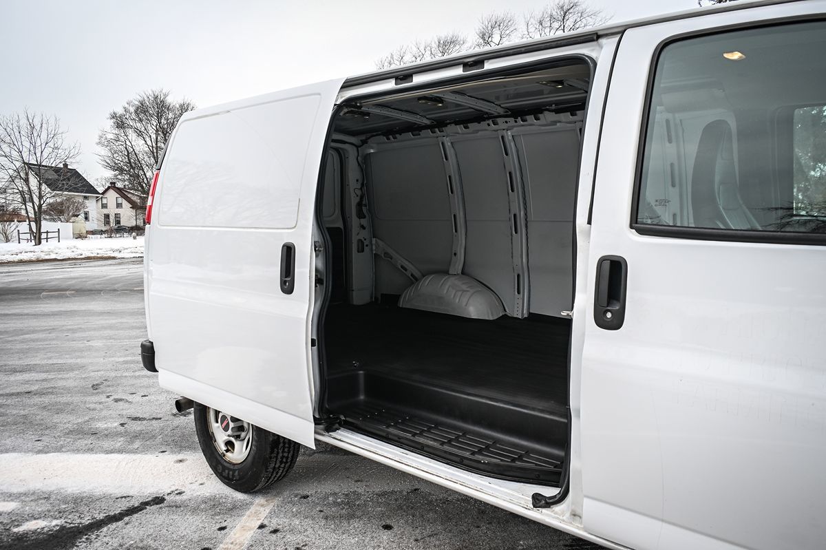 2022 GMC Savana Cargo Work Van - Photo 5