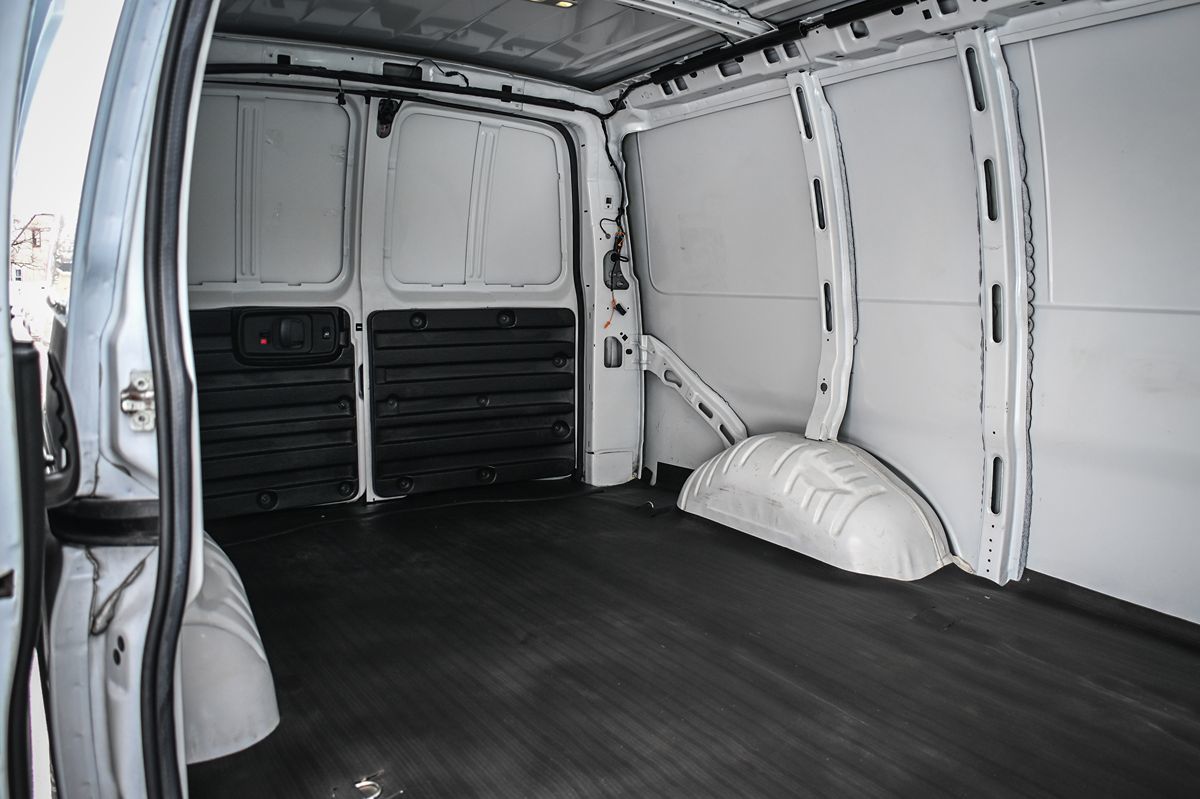 2022 GMC Savana Cargo Work Van - Photo 6