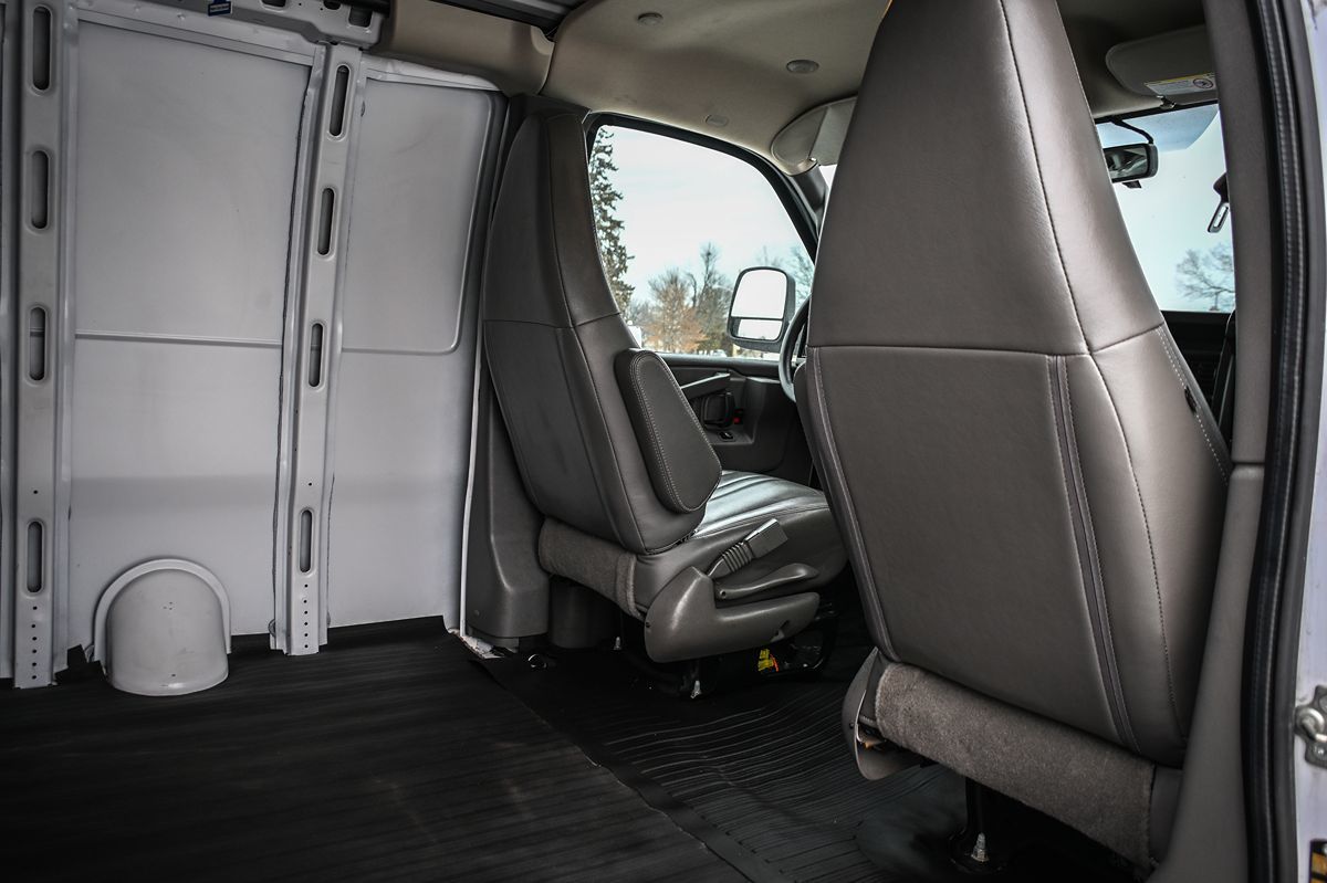 2022 GMC Savana Cargo Work Van - Photo 7