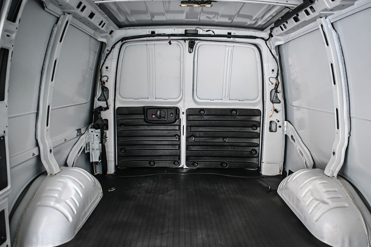2022 GMC Savana Cargo Work Van - Photo 8