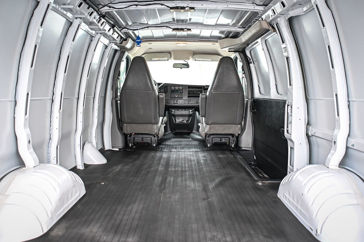 2022 GMC Savana Cargo Work Van - Photo 9
