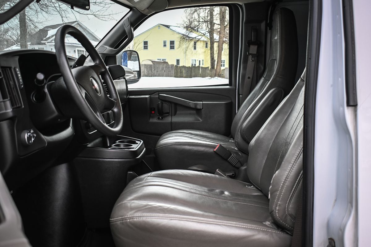 2022 GMC Savana Cargo Work Van - Photo 11