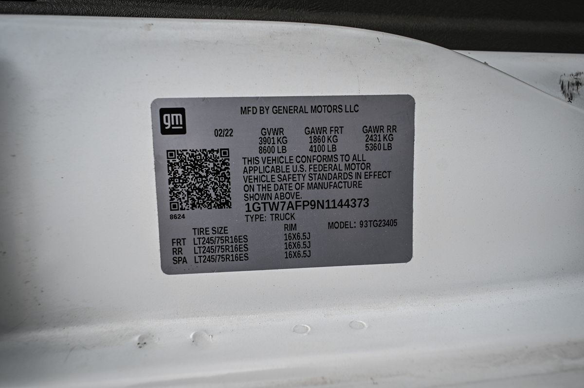 2022 GMC Savana Cargo Work Van - Photo 18