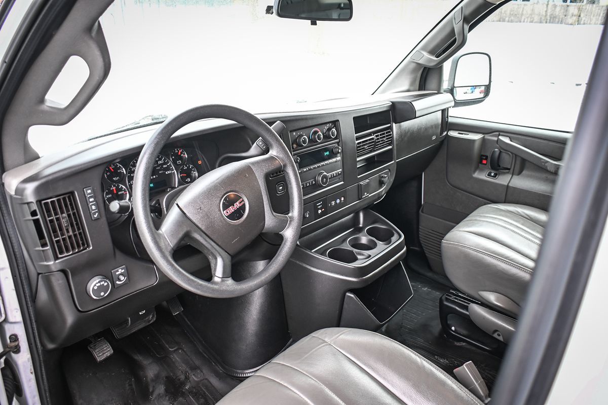 2022 GMC Savana Cargo Work Van - Photo 12