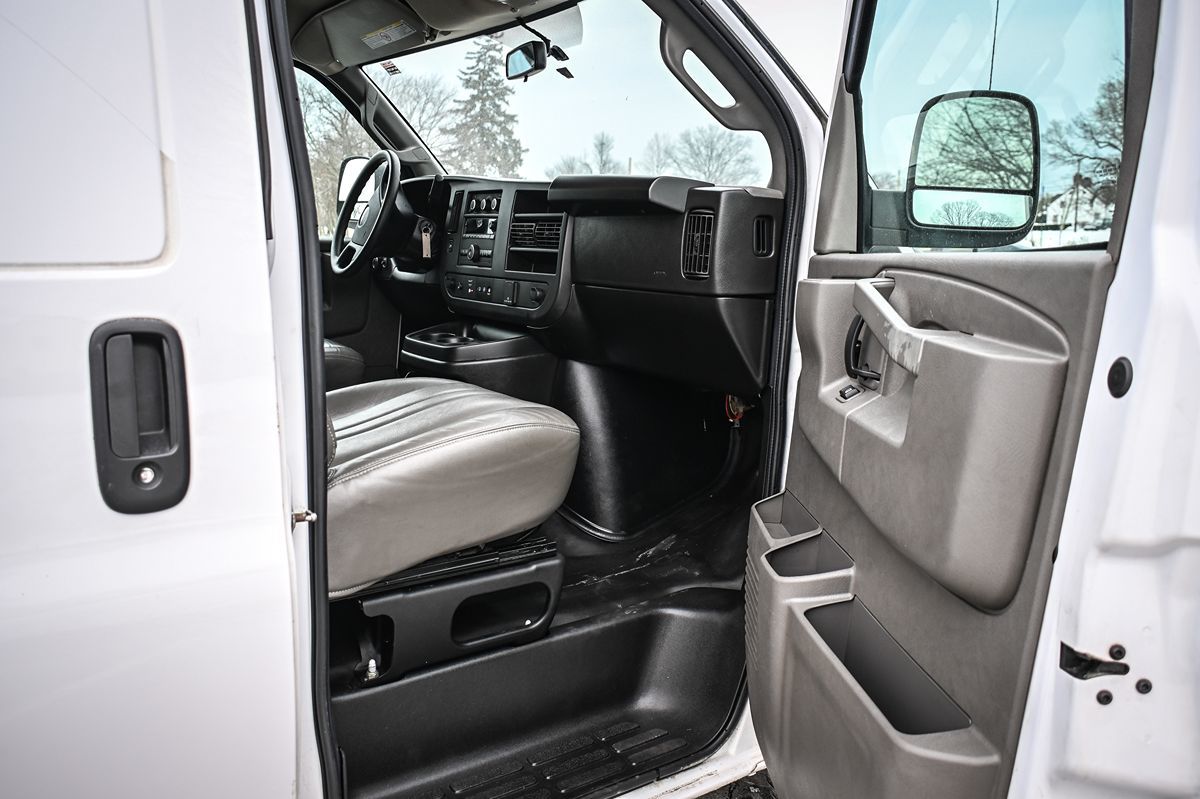 2022 GMC Savana Cargo Work Van - Photo 15