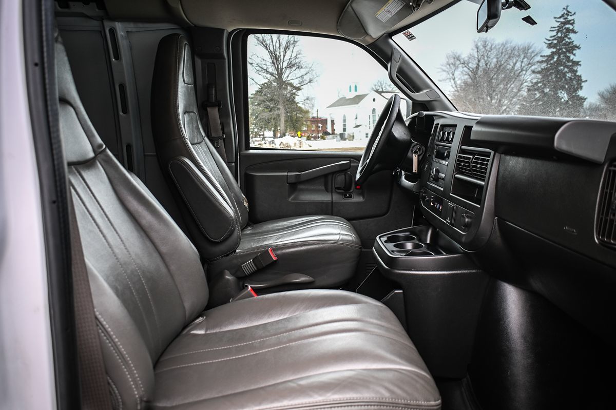 2022 GMC Savana Cargo Work Van - Photo 16
