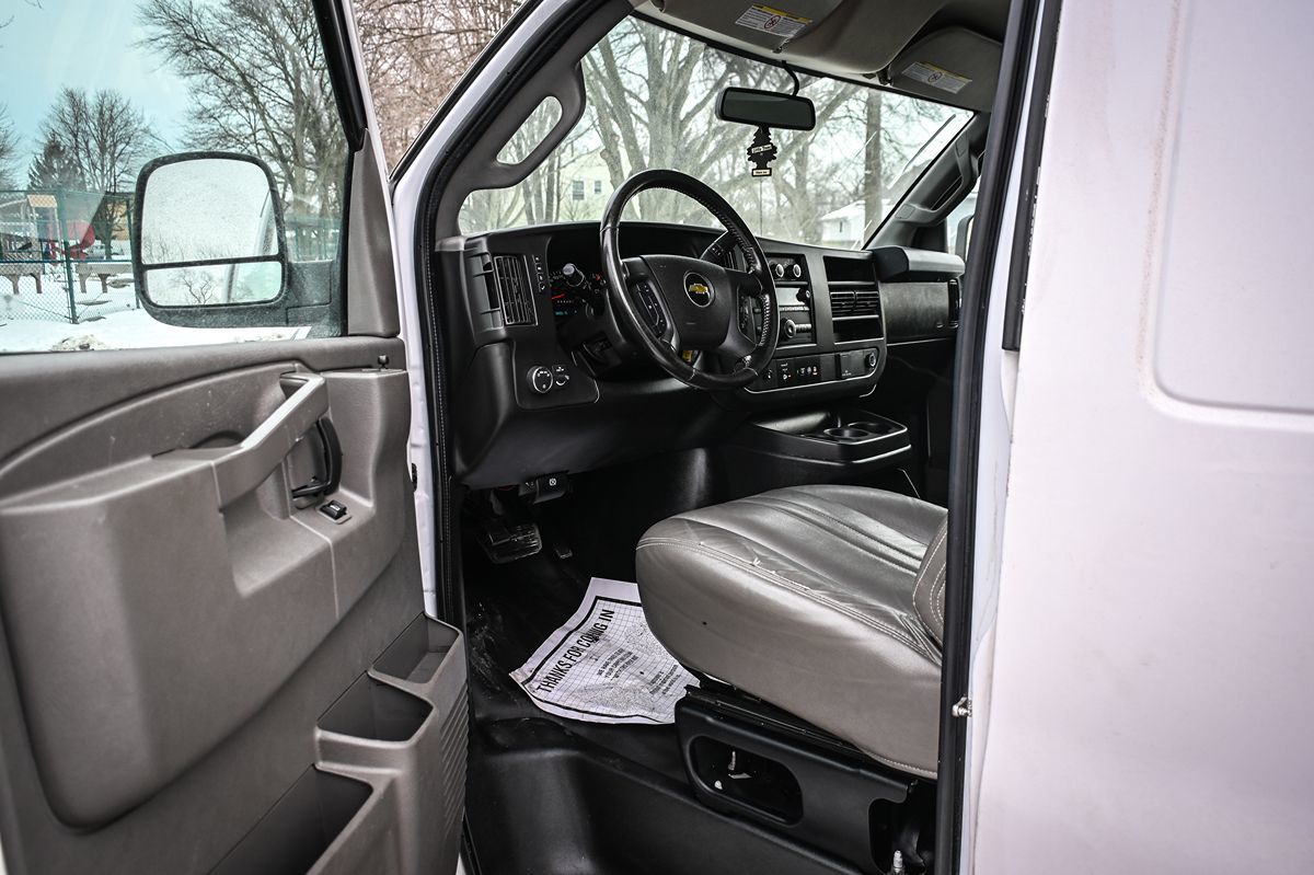 2021 Chevrolet Express Cargo Work Van - Photo 5