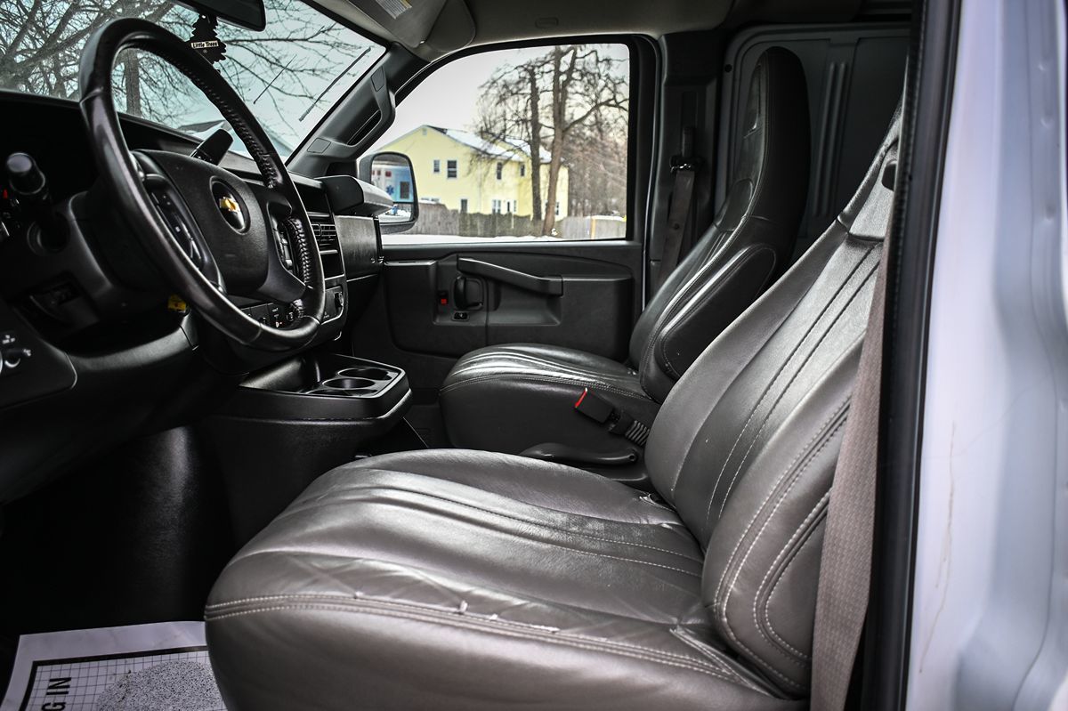 2021 Chevrolet Express Cargo Work Van - Photo 6