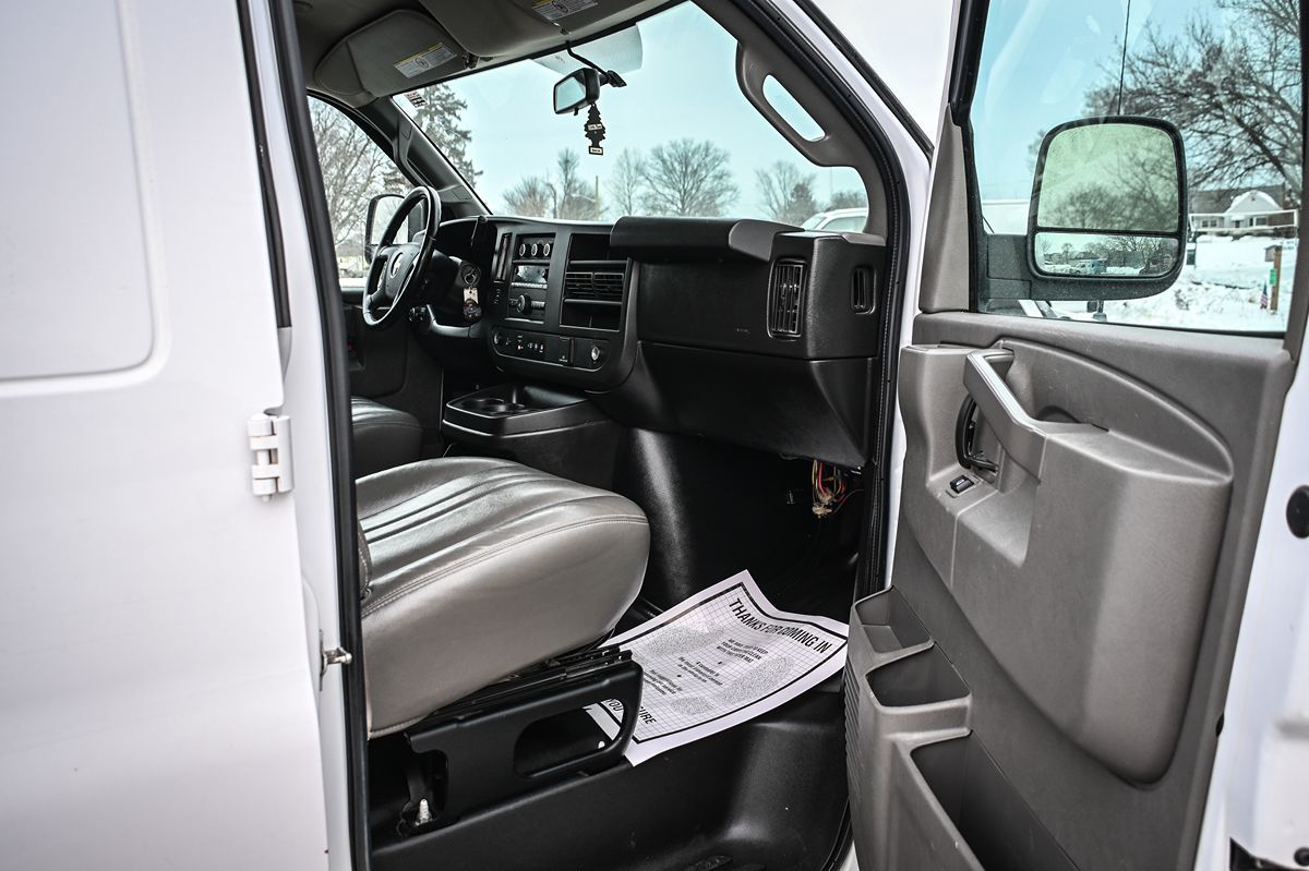 2021 Chevrolet Express Cargo Work Van - Photo 10