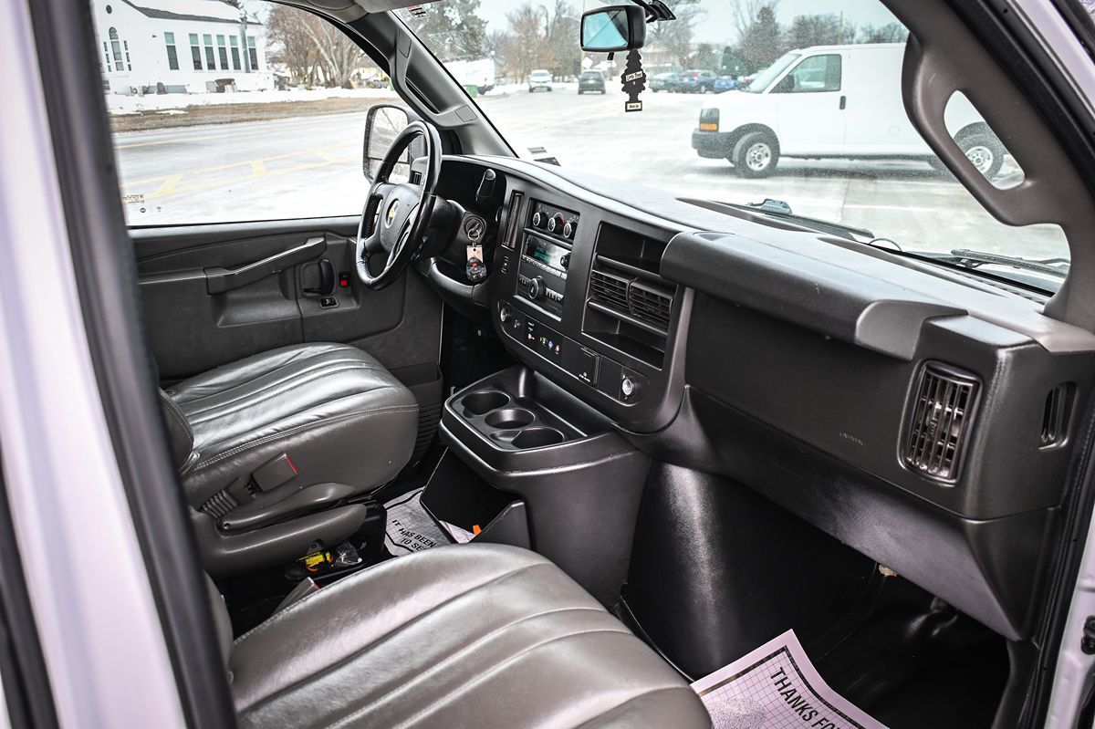 2021 Chevrolet Express Cargo Work Van - Photo 12