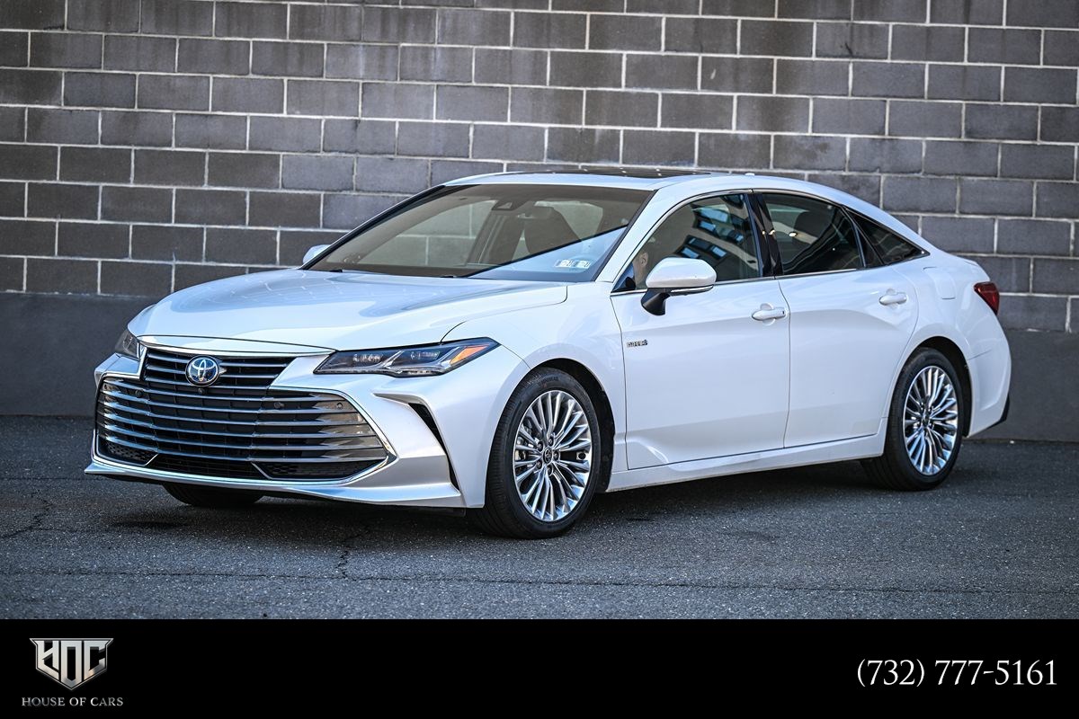 2021 Toyota Avalon Limited Hybrid's photo