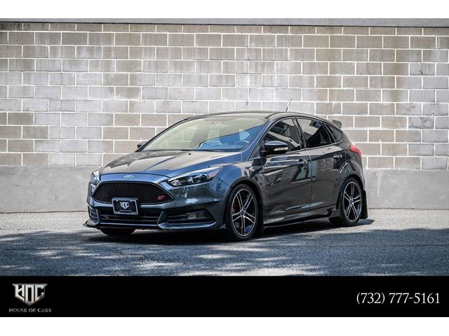 Gray (Magnetic) 2016 Ford Focus Hatchback Front-Wheel Drive Manual