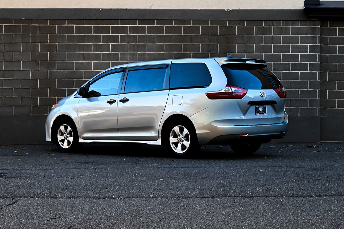 Photo 4 of this Toyota Sienna