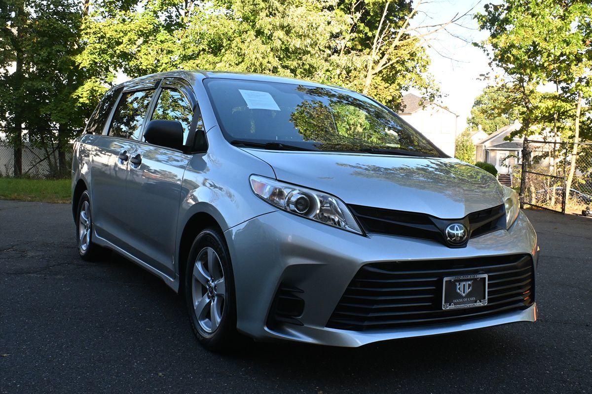 Photo 5 of this Toyota Sienna
