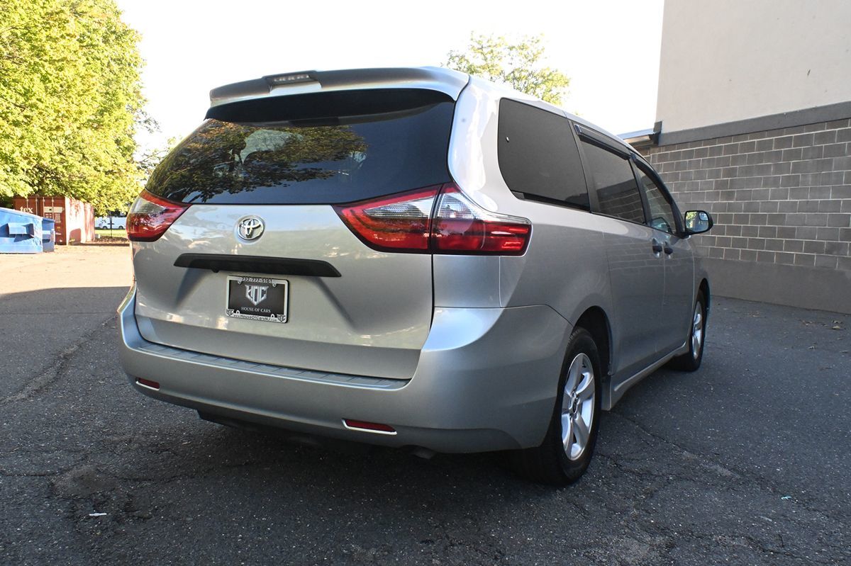 Photo 6 of this Toyota Sienna