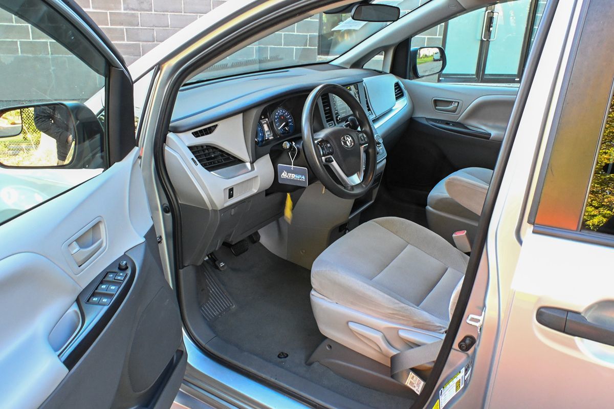 Photo 7 of this Toyota Sienna