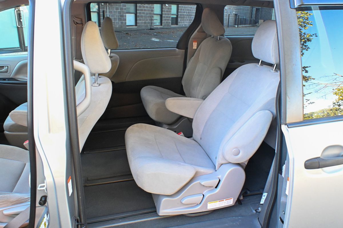 Photo 8 of this Toyota Sienna