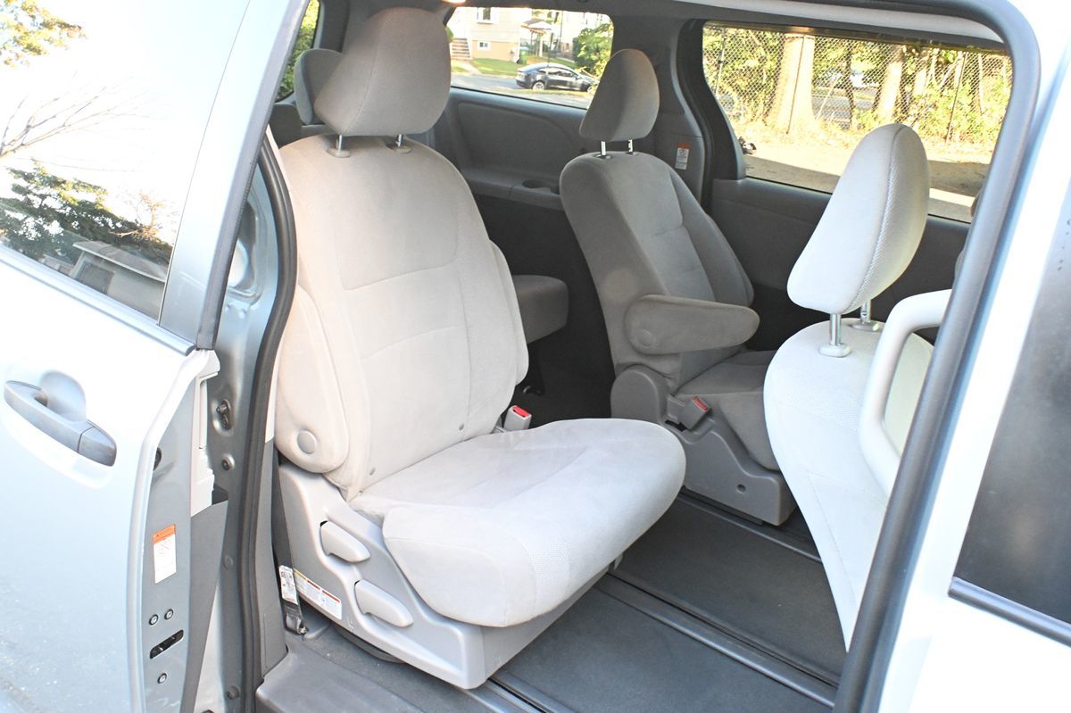 Photo 11 of this Toyota Sienna