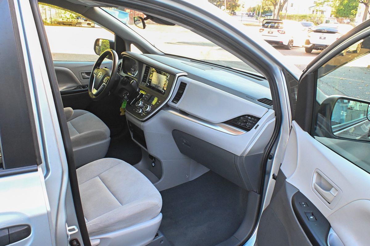 Photo 13 of this Toyota Sienna