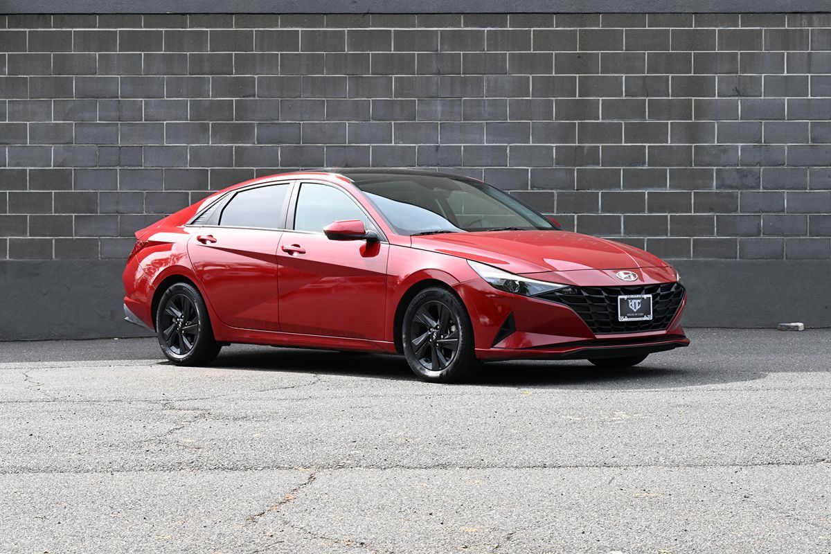 Photo 2 of this Hyundai Elantra