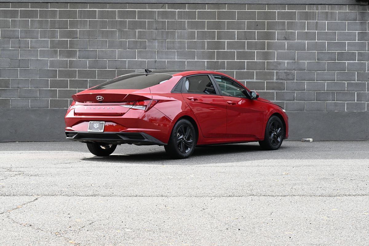 Photo 3 of this Hyundai Elantra