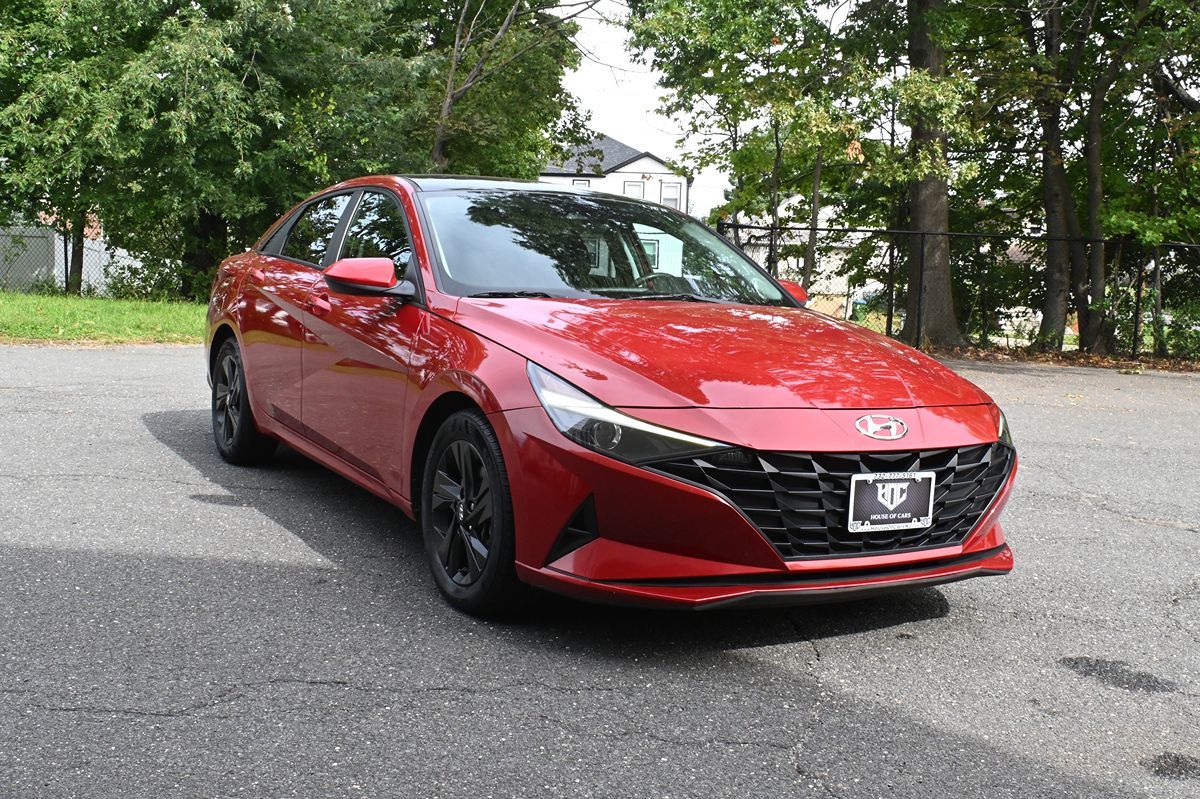 Photo 5 of this Hyundai Elantra
