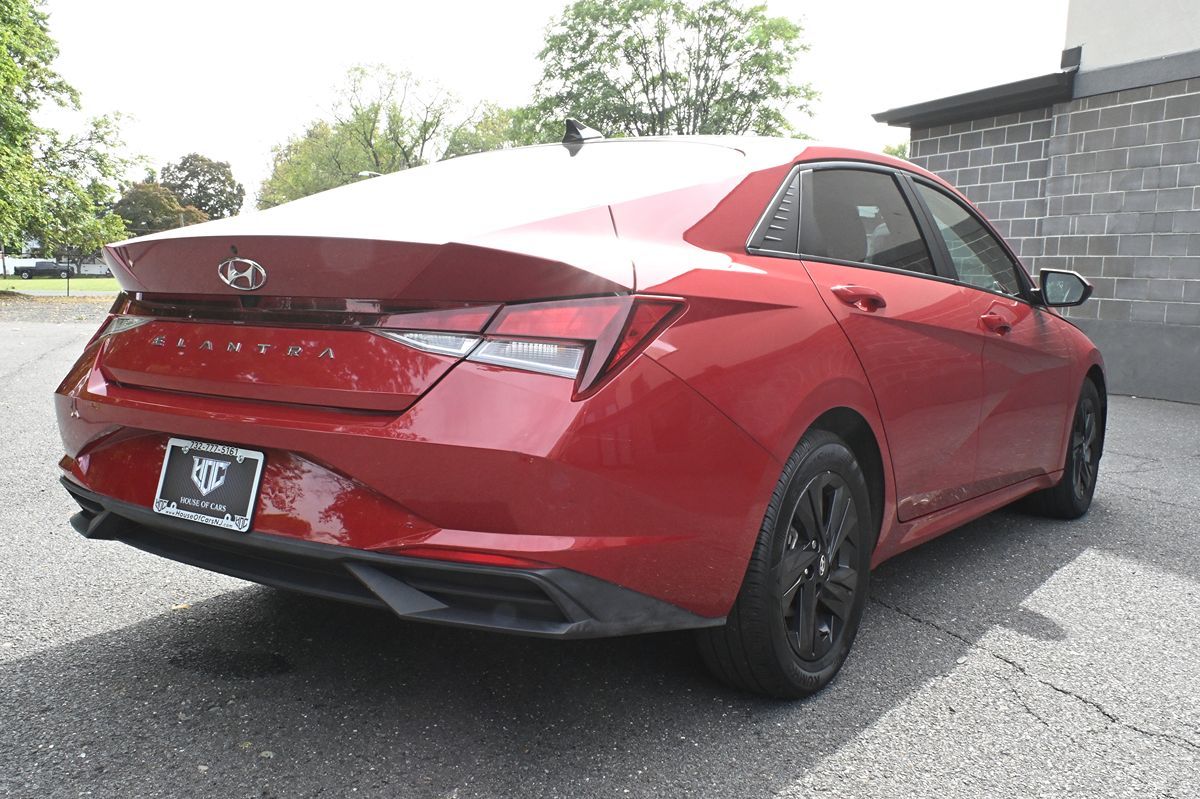 Photo 6 of this Hyundai Elantra