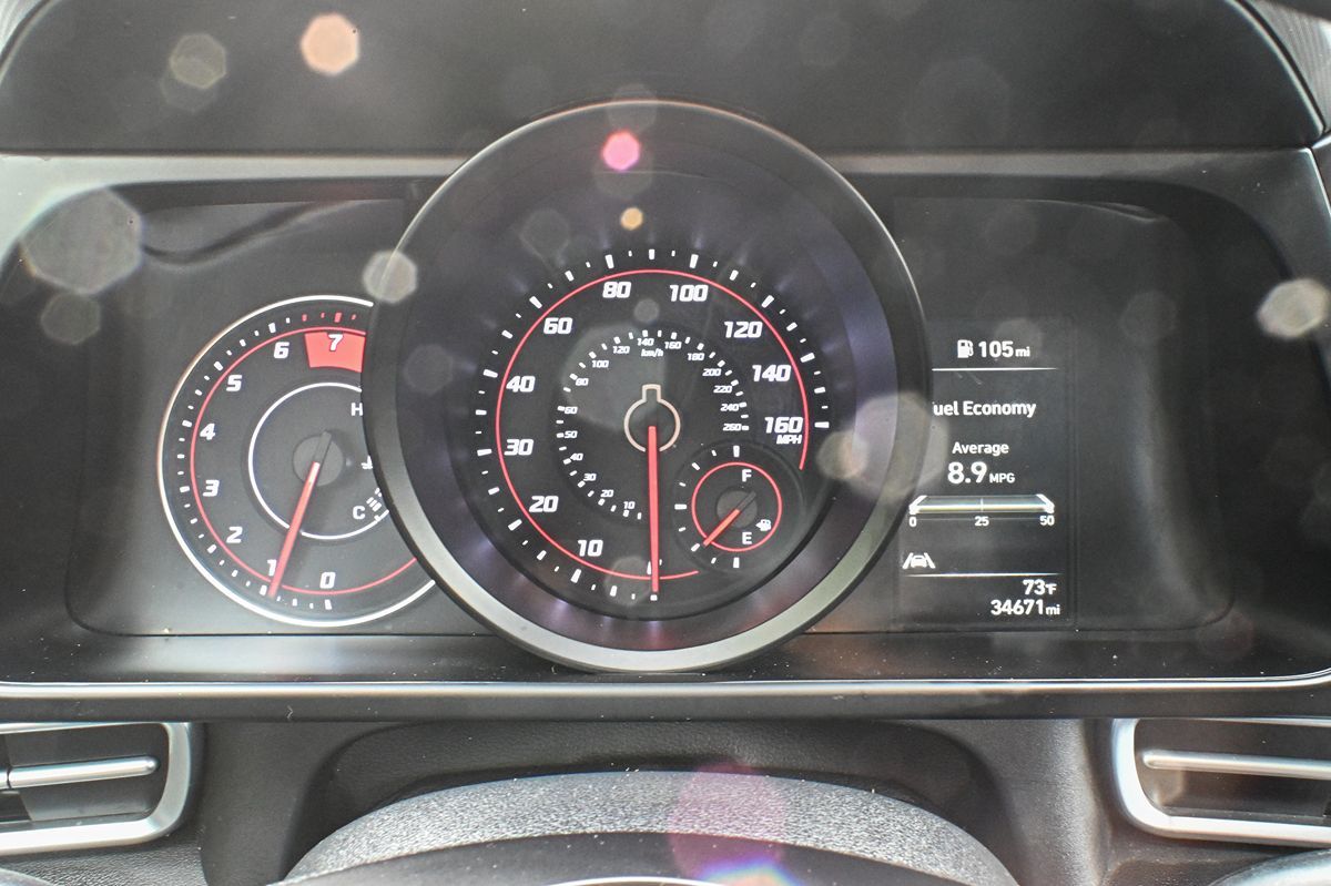 Photo 11 of this Hyundai Elantra