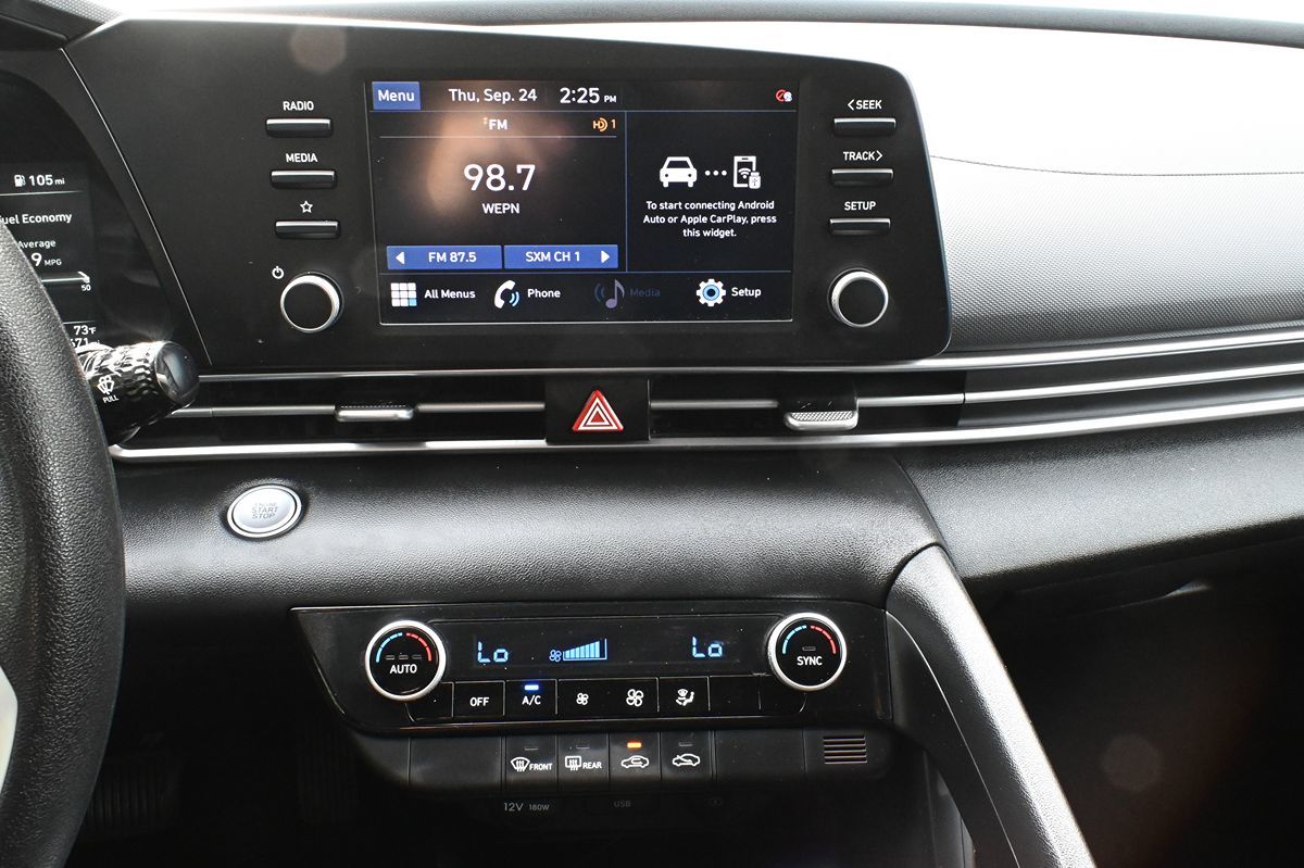 Photo 12 of this Hyundai Elantra