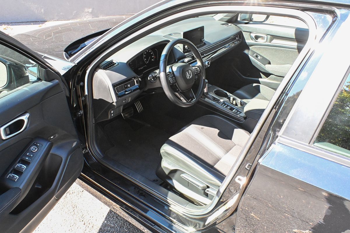Photo 7 of this Honda Civic Sedan