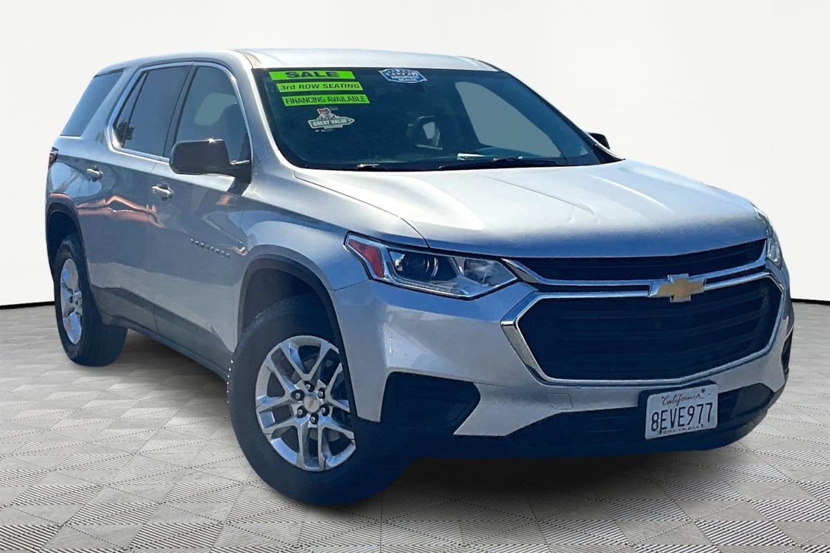 2018 Chevrolet Traverse LS photo 2