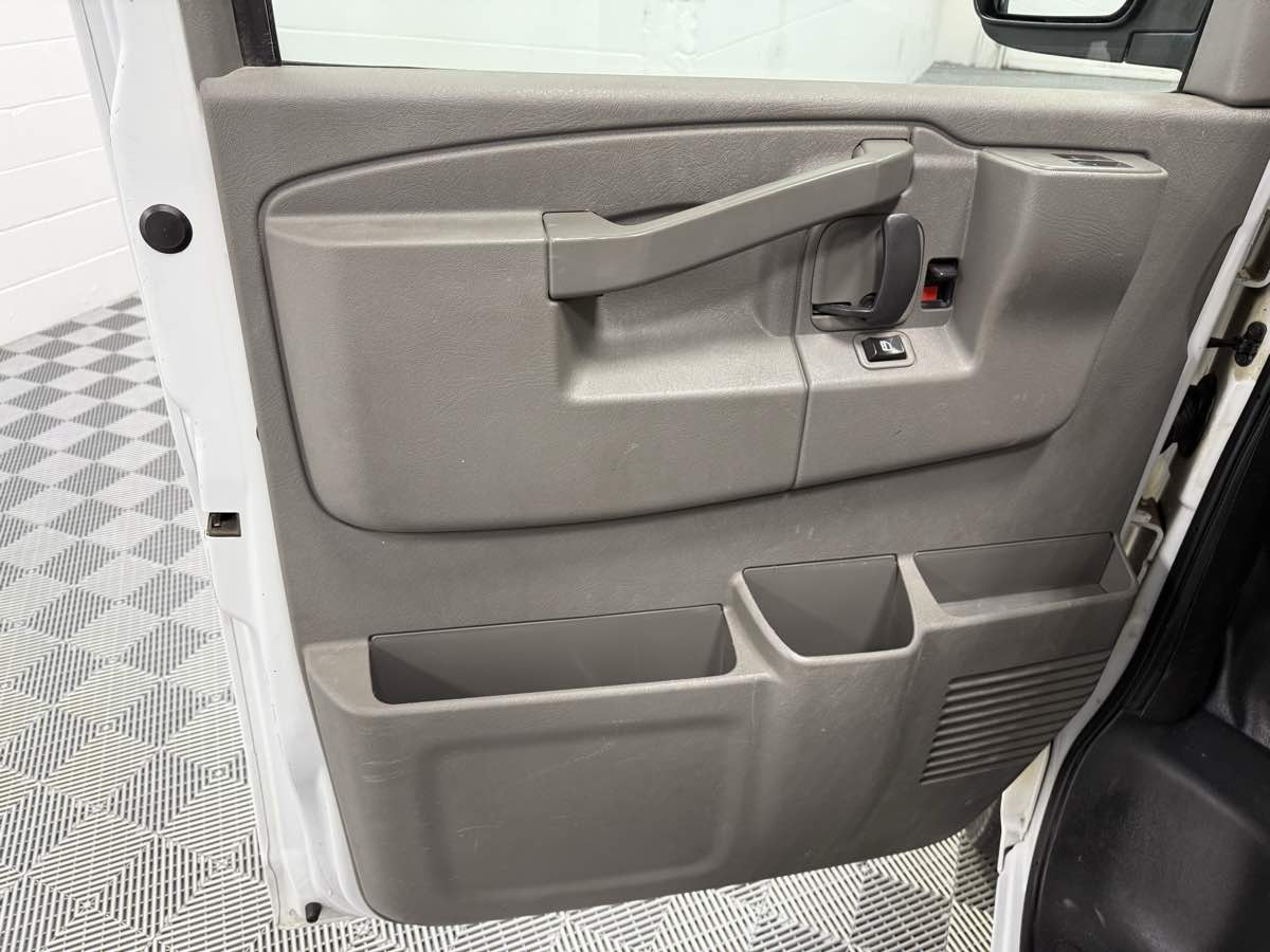 2019 Gmc Savana Cargo 3500 photo 2