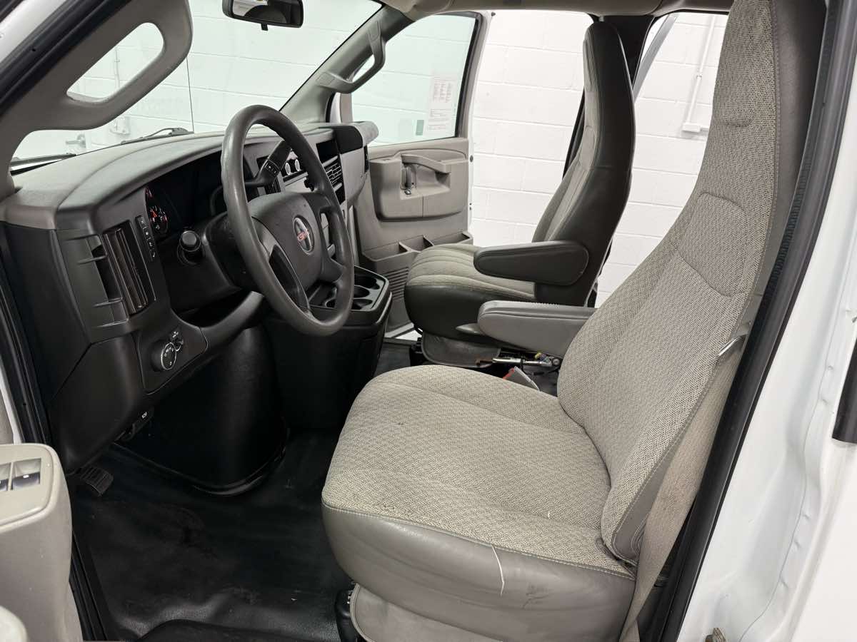2019 Gmc Savana Cargo 3500 photo 3