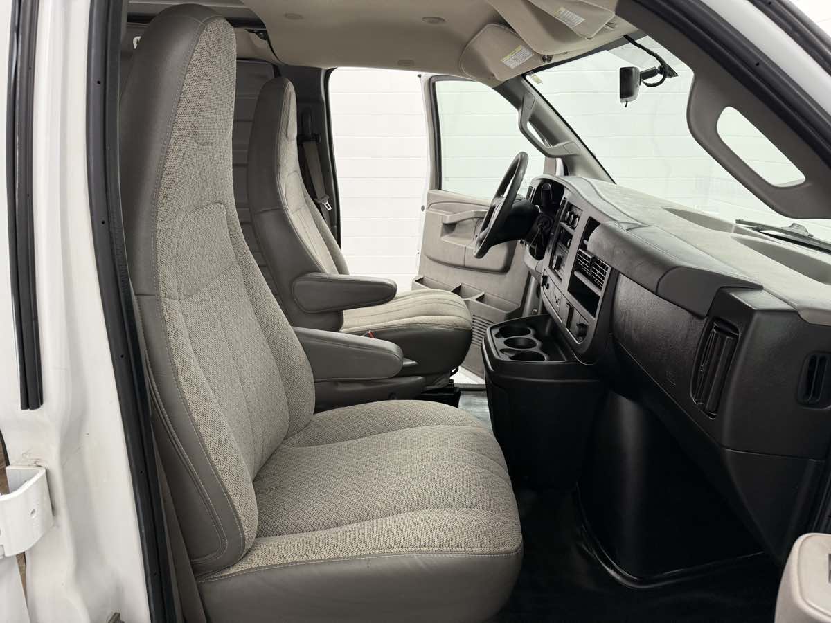 2019 Gmc Savana Cargo 3500 photo 6