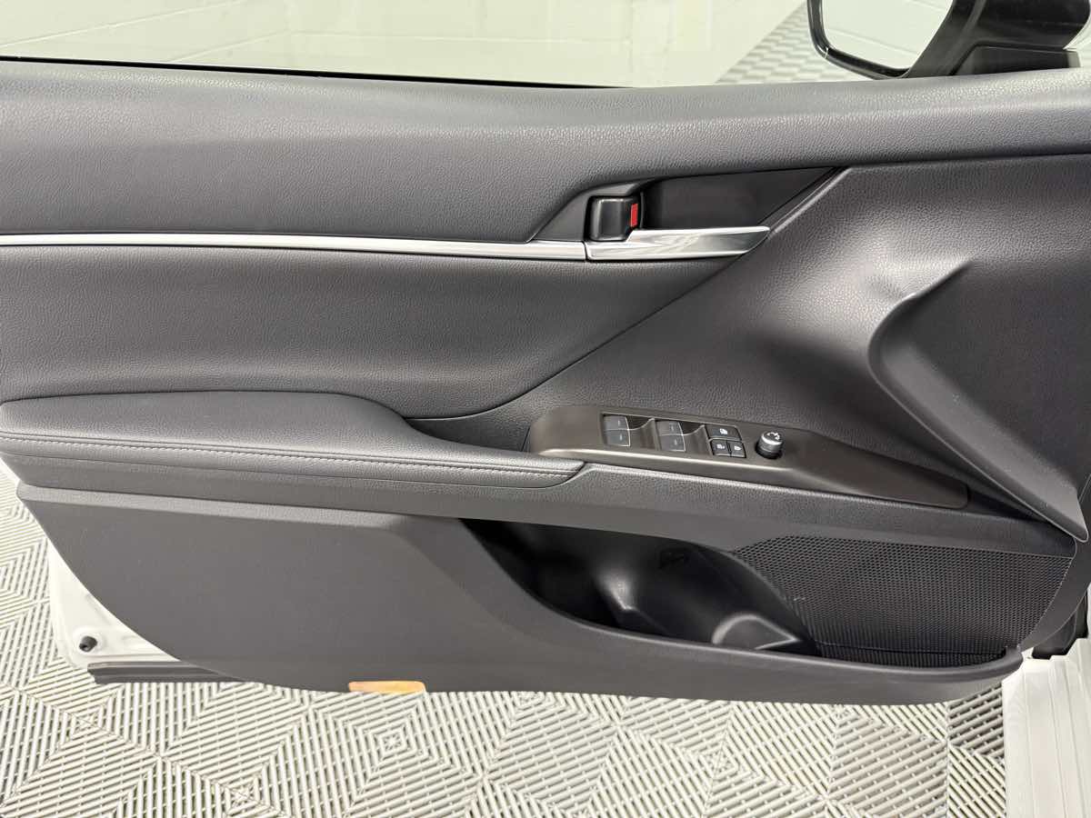 2023 Toyota Camry XLE photo 9