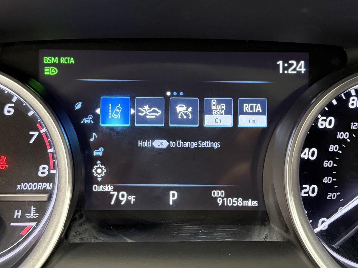 2023 Toyota Camry XLE photo 18