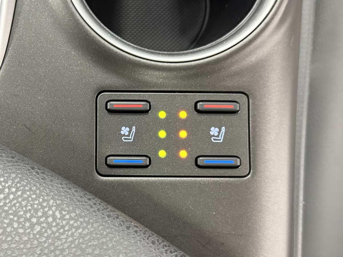 2023 Toyota Camry XLE photo 21