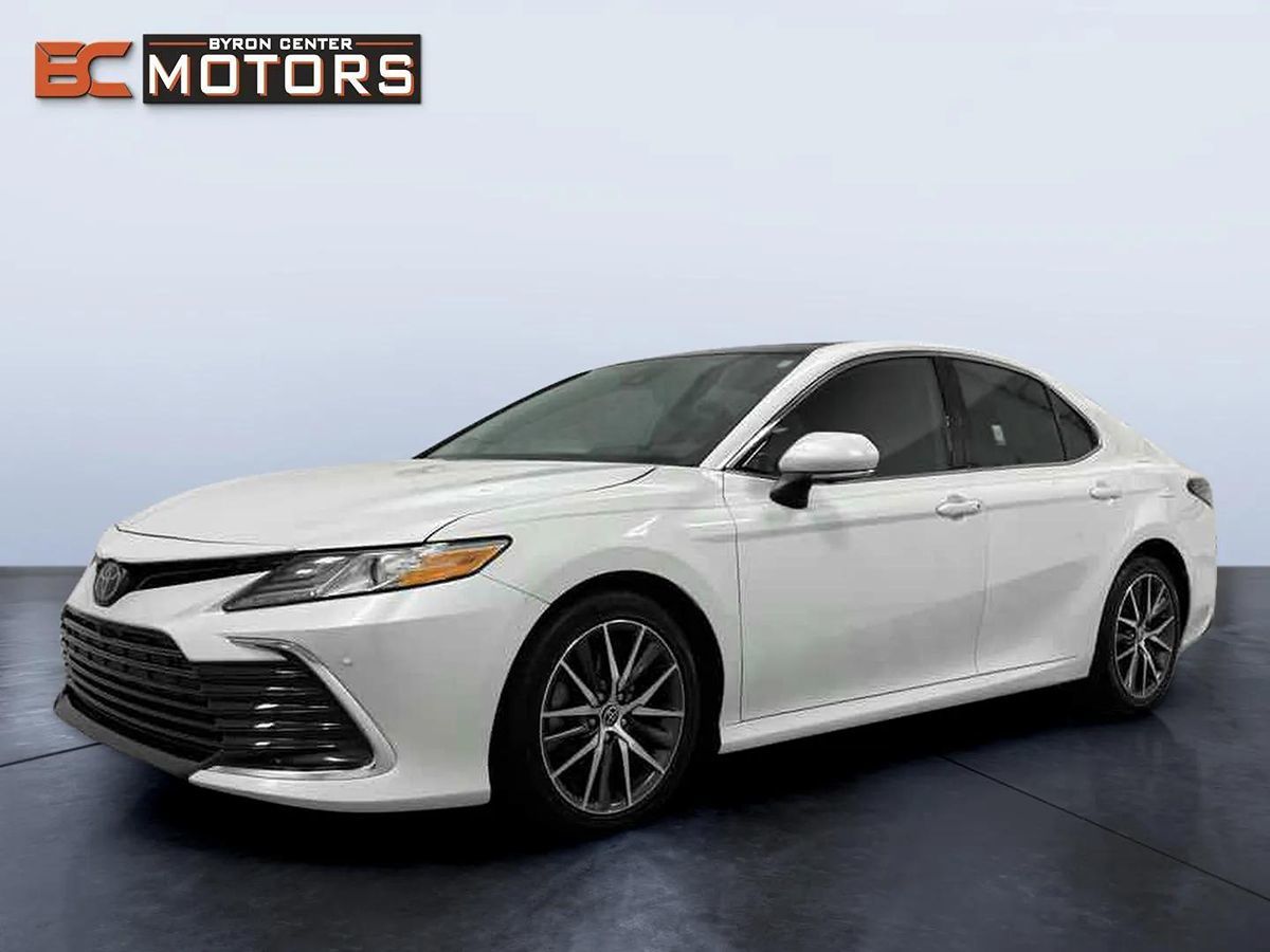 2023 Toyota Camry XLE photo 2