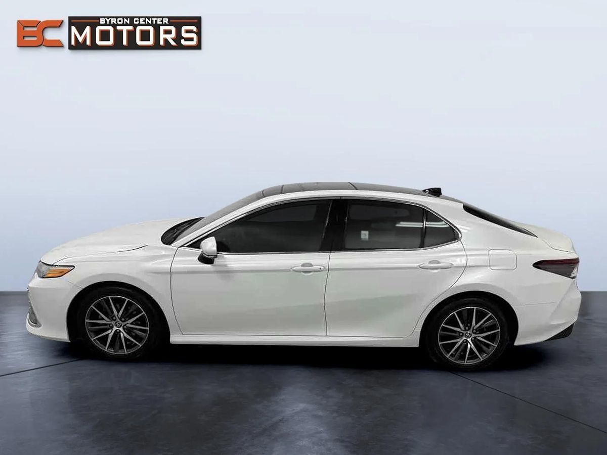 2023 Toyota Camry XLE photo 3