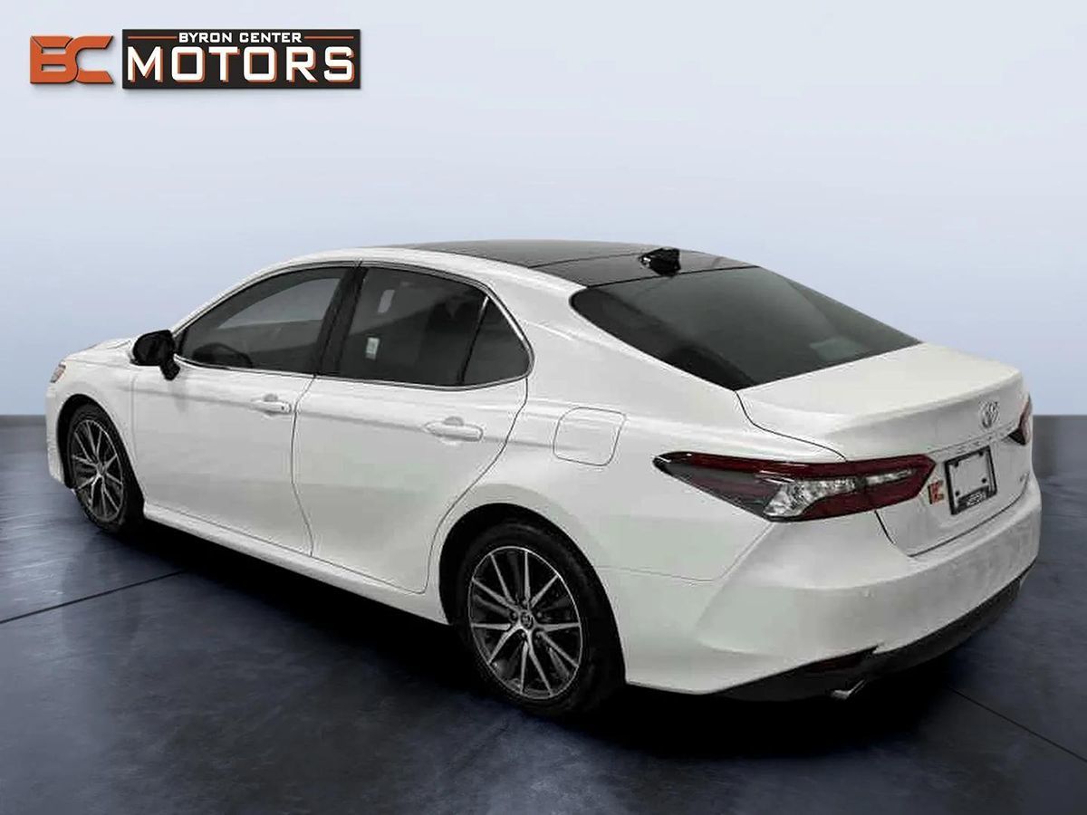 2023 Toyota Camry XLE photo 4