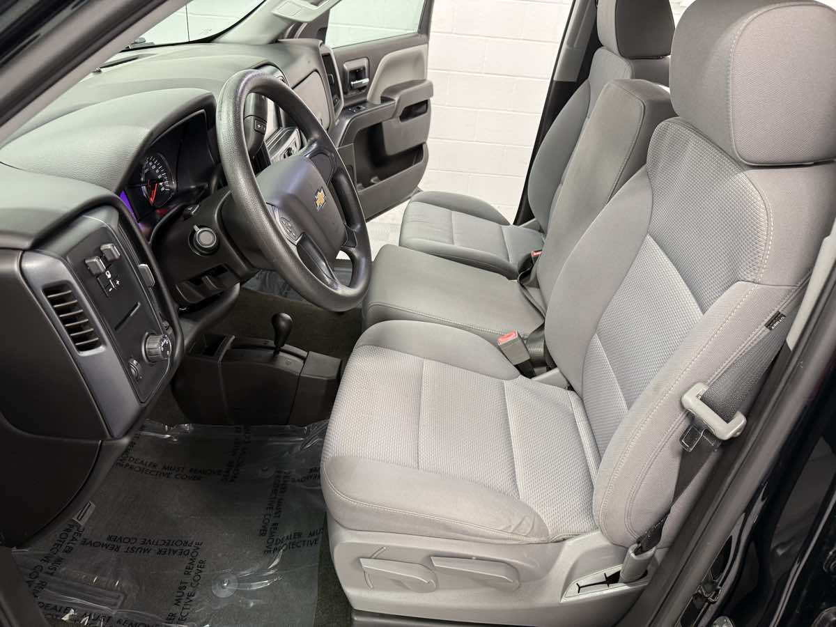 2018 Chevrolet Silverado 1500 Custom photo 10