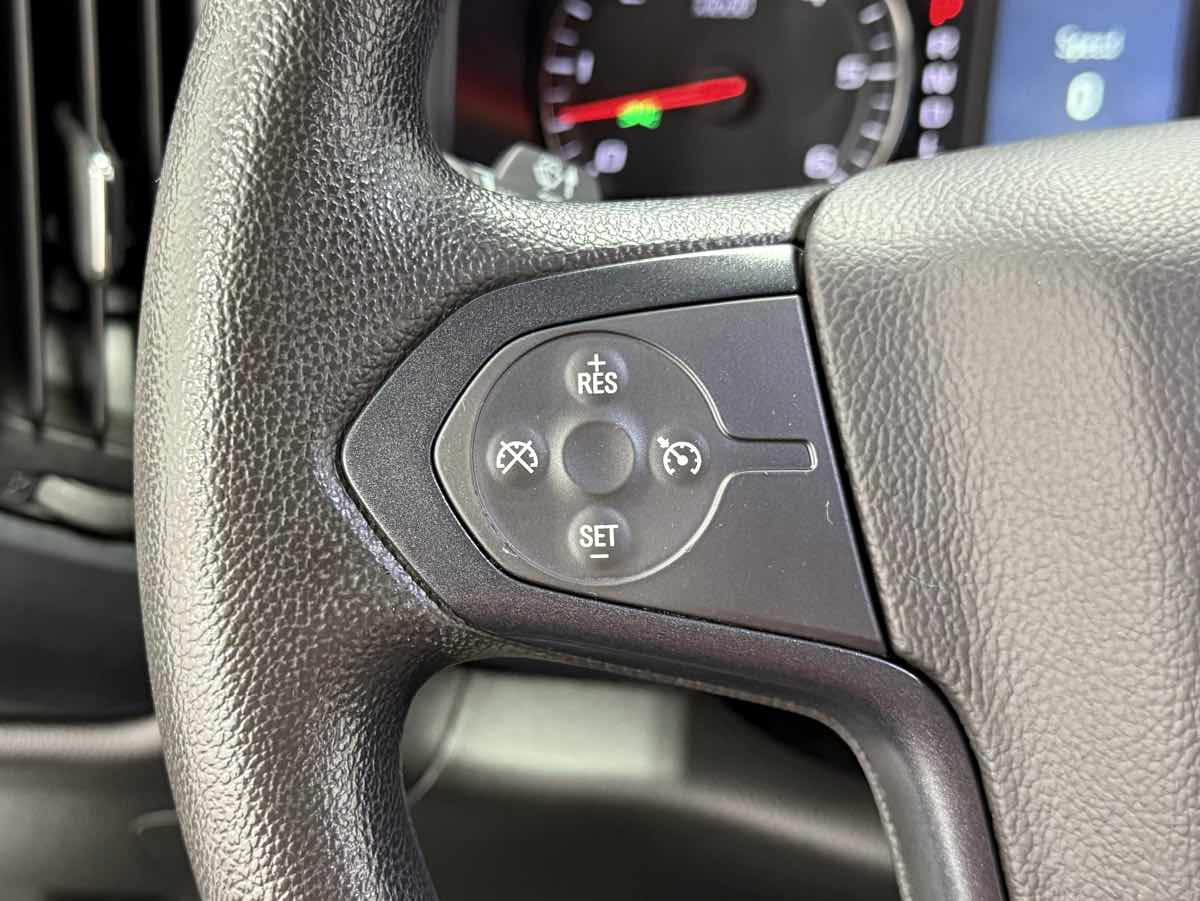 2018 Chevrolet Silverado 1500 Custom photo 16