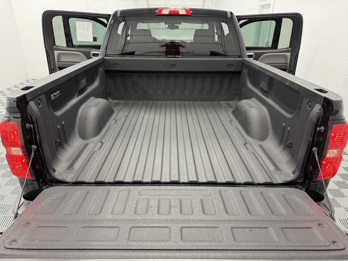 2018 Chevrolet Silverado 1500 Custom photo 21