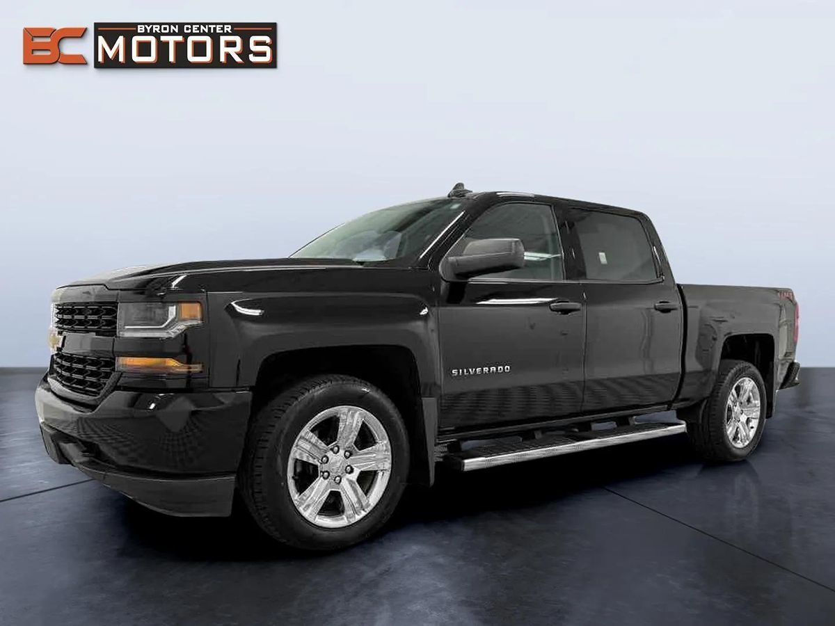 2018 Chevrolet Silverado 1500 Custom photo 2