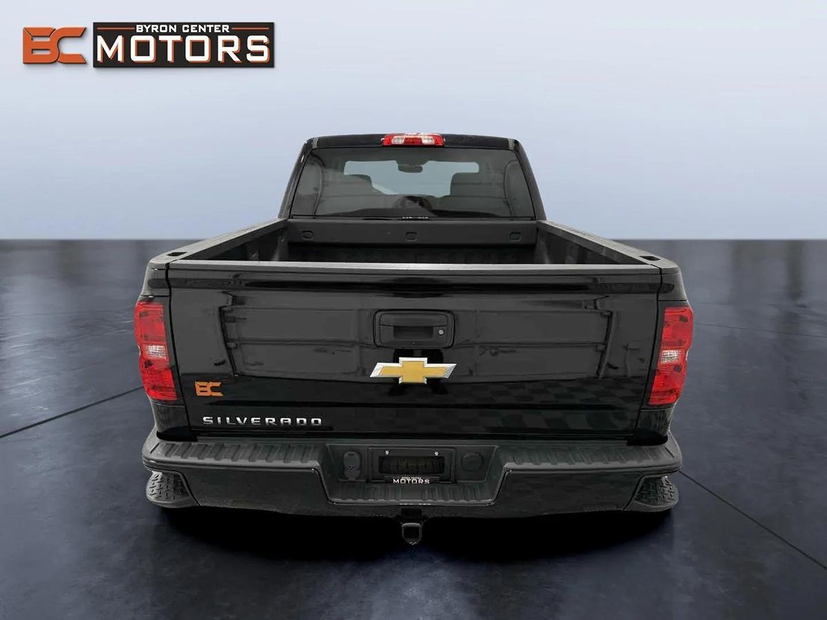 2018 Chevrolet Silverado 1500 Custom photo 5