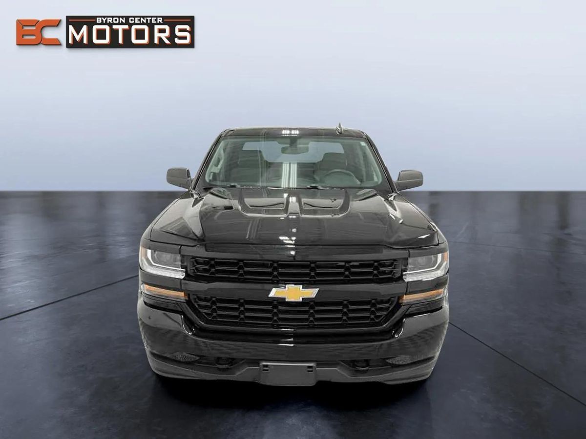 2018 Chevrolet Silverado 1500 Custom photo 8