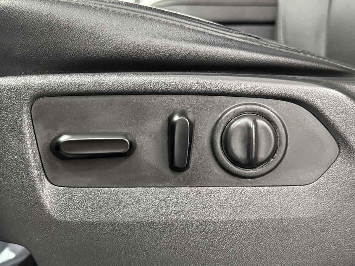 2019 Chevrolet Silverado 1500 RST photo 25